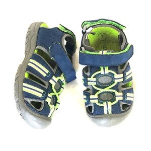 Cat & Jack toddler boy water shoes-Size 7